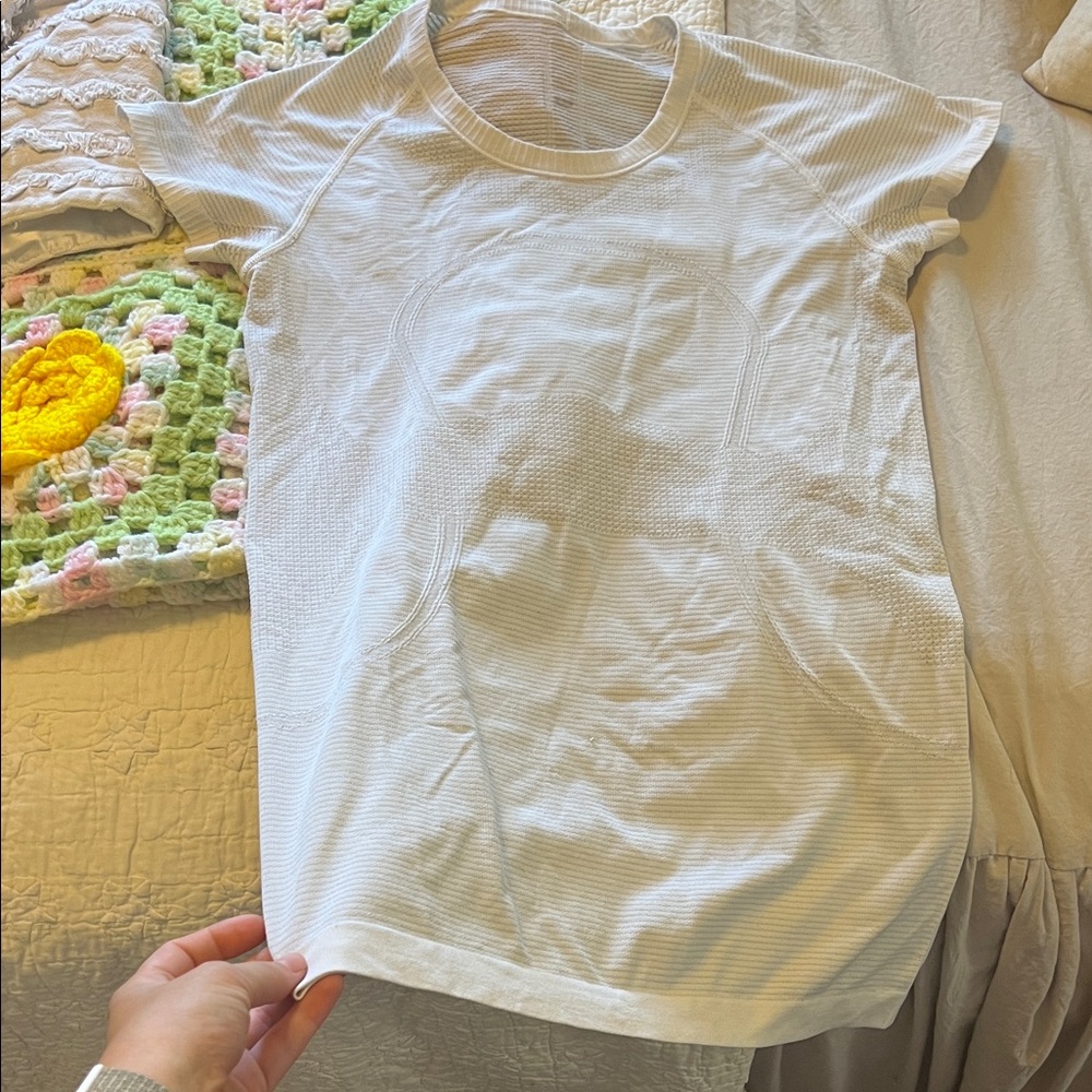 Lululemon Athletica Cream Short Sleeve Tee